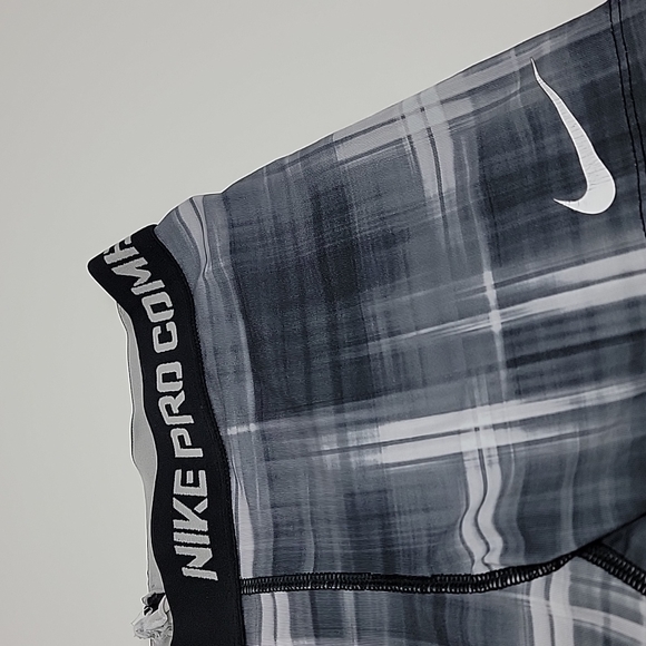 Women Nike Shorts - Picture 5 of 7